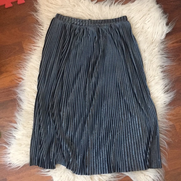 ZARA PLEATED METALLIC SKIRT - Picture 2 of 5